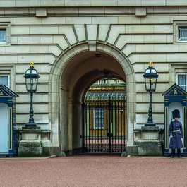 Buckingham Palace, England Photo #4 by dimitrisvetsikas1969 from pixabay