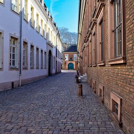 Altstadt, Düsseldorf Photo #8 by 652234 from pixabay