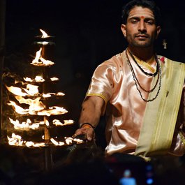 Gangaa Aarti, Varanasi Photo #2 by balouriarajesh from pixabay
