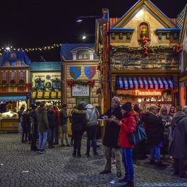 Christmas Market, Düsseldorf Photo #2 by 652234 from pixabay