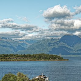 Lake Te Anau, Te Anau Photo #7 by Makalu from pixabay