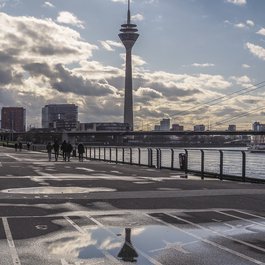Rhine Tower, Düsseldorf Photo #9 by 652234 from pixabay
