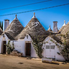 Trullo, Puglia Photo #2 by GiuseppeDio from pixabay