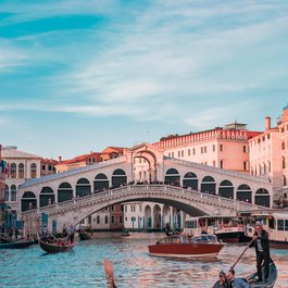 Rialto Bridge, Venezia Photo #9 by fahadhussen77 from pixabay