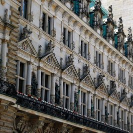 Townhall, Hamburg Photo #1 by moritz320 from pixabay